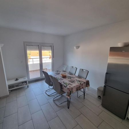 Apartman Telalovic Nečujam Exteriör bild