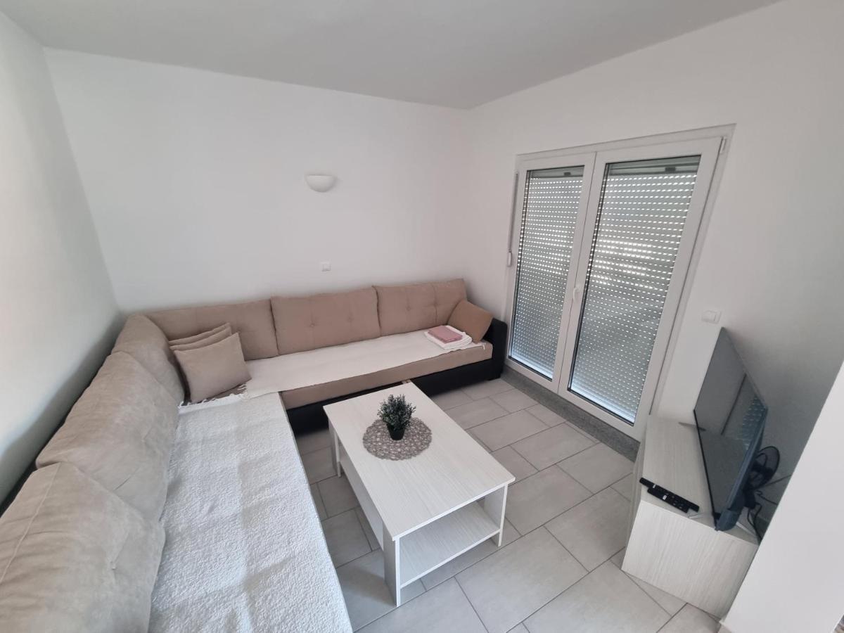 Apartman Telalovic Nečujam Exteriör bild